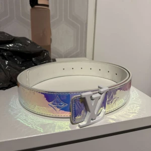 LOUIS VUITTON - Säljer mitt LOUIS VUITTON bälte nu då det inte är min still den köptes för 7 tusen och jag säljer den för 3 tusen vid snabb affär kan priset sänkas 