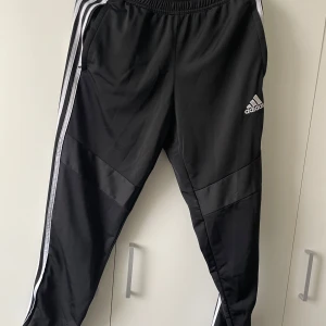 Adidas mjukis  - Säljer min adidas mjukis som inte passar nå mer.
