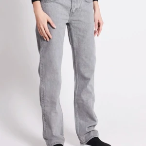 Lager 157 icon - Säljer dessa jeans från lager 157 modell (icon) då dom inte kommer till användning. Dom är i storlek S och jag brukar ha S/36 i alla byxor. Är 171 lång och dom går ungefär till knölarna vid foten. Nypris 400kr mitt 175kr  Köparen står för frakt