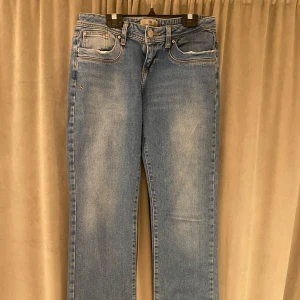 Ltb valerie jeans  - Storleken är W28 och L32, jag säljer pågrund av att dom är för små för mig. Dom är som nya, pris kan diskuteras💓