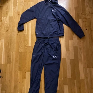 EA7 dress/tracksuit - Nyskick, äkta