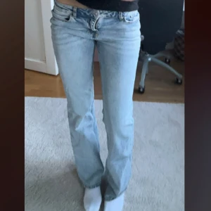 Lågmidjade jeans - Säljer dessa då de ej kommer till användning. Midjemått 38 innerbenslängden 79. Kom privat för frågor ❤️