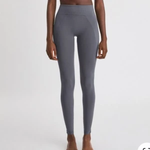 Tränings thigts  - Sköna tärnings thigts från Filippa K i storlek xs/s