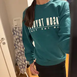 Säljer denna fina gröna hoodie från Gina tricot, då den inte kommer till användning!💗 Pris går alltid att diskutera, ställ frågor om du vill!💗💗