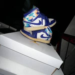Jordan one mid blue  - Den är i helt ok skick 