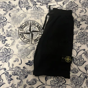 Stone island shorts - Helt nya Stone island shorts storlek l. Har inte använt de, helt nya med påse. Om ni har några frågor eller offer skriv gärna
