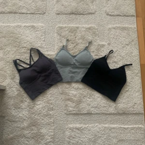 Sportbh  - Oanvända sportbhar storlek S passar byst 70c bra