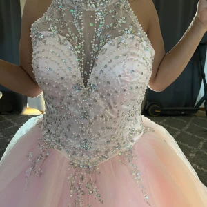 Balklänning  -  SMS om du vill vet  mer detaljer 