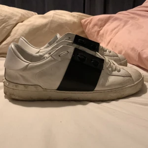 Valentino skor - Bra skick, fräscha skor o riktigt stiliga Priset ej hugget i sten