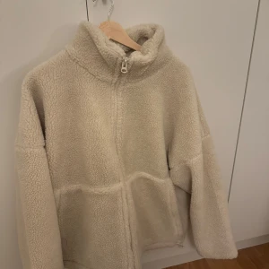 Teddy jacka  - Helt oanvänd Teddy jacka med prislappen kvar 