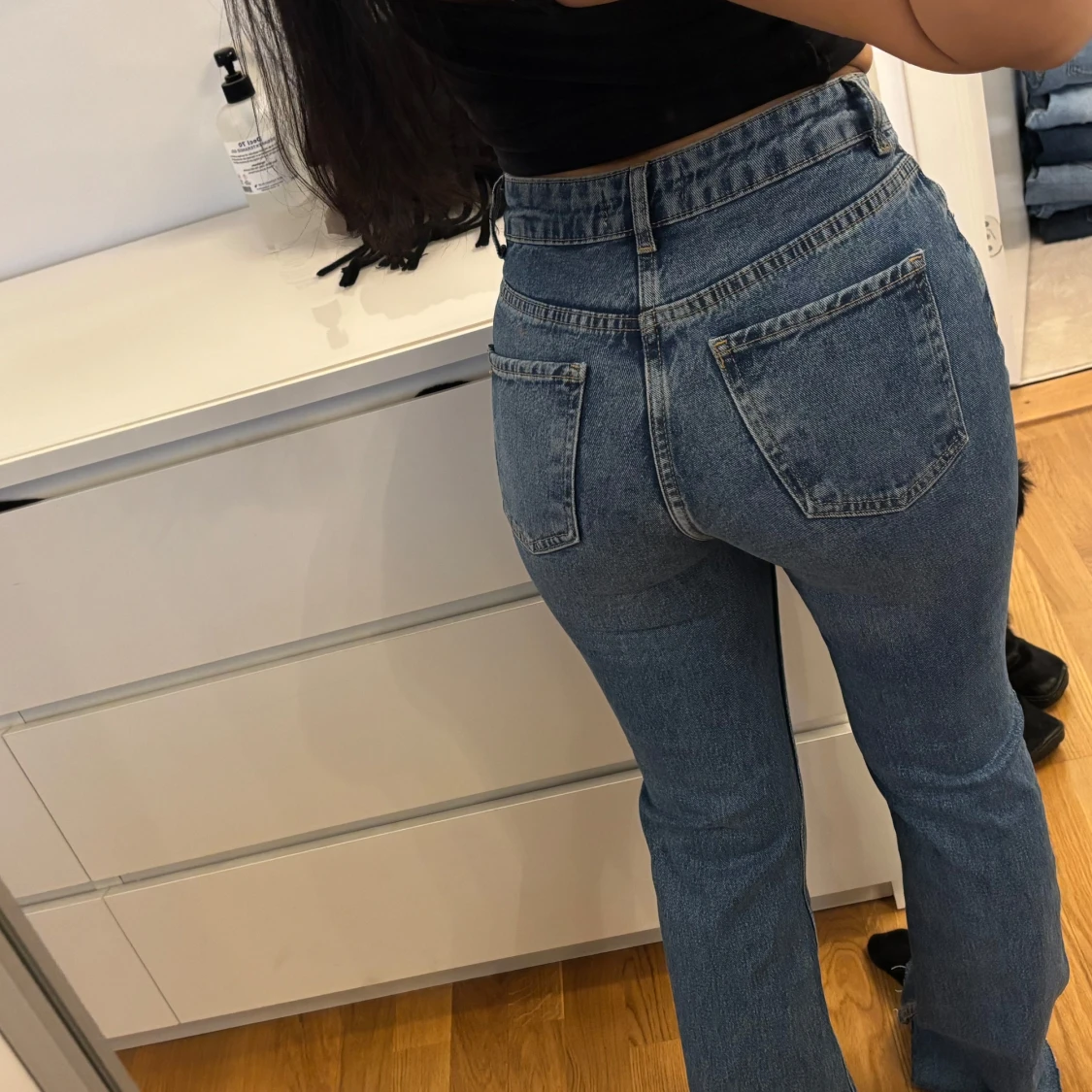 Blå jeans med slits - 1