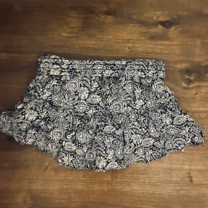 Blå kjol - En snygg kjol som är super fin på sommaren från Zara💓