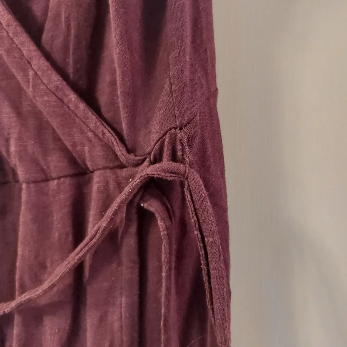 Vinröd omlottklänning från H&M - 1