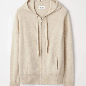 Soft goat zip up - Intressekoll på min soft goat zip up❤️den är använd men fortfarande jättefin❤️originalpris 2700kr