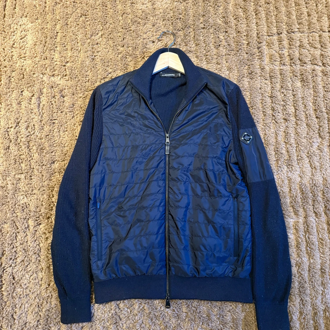 Mörkblå jacka från J.Lindeberg
