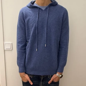 Marinull hoddie - Skön och bekväm hoddie, använt bara några gånger. Ny pris 1299