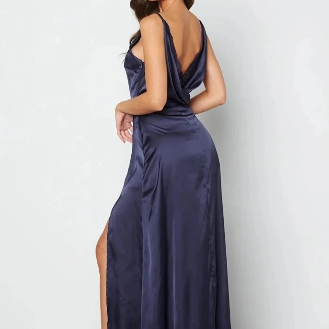Mörkblå långklänning i satin - 1