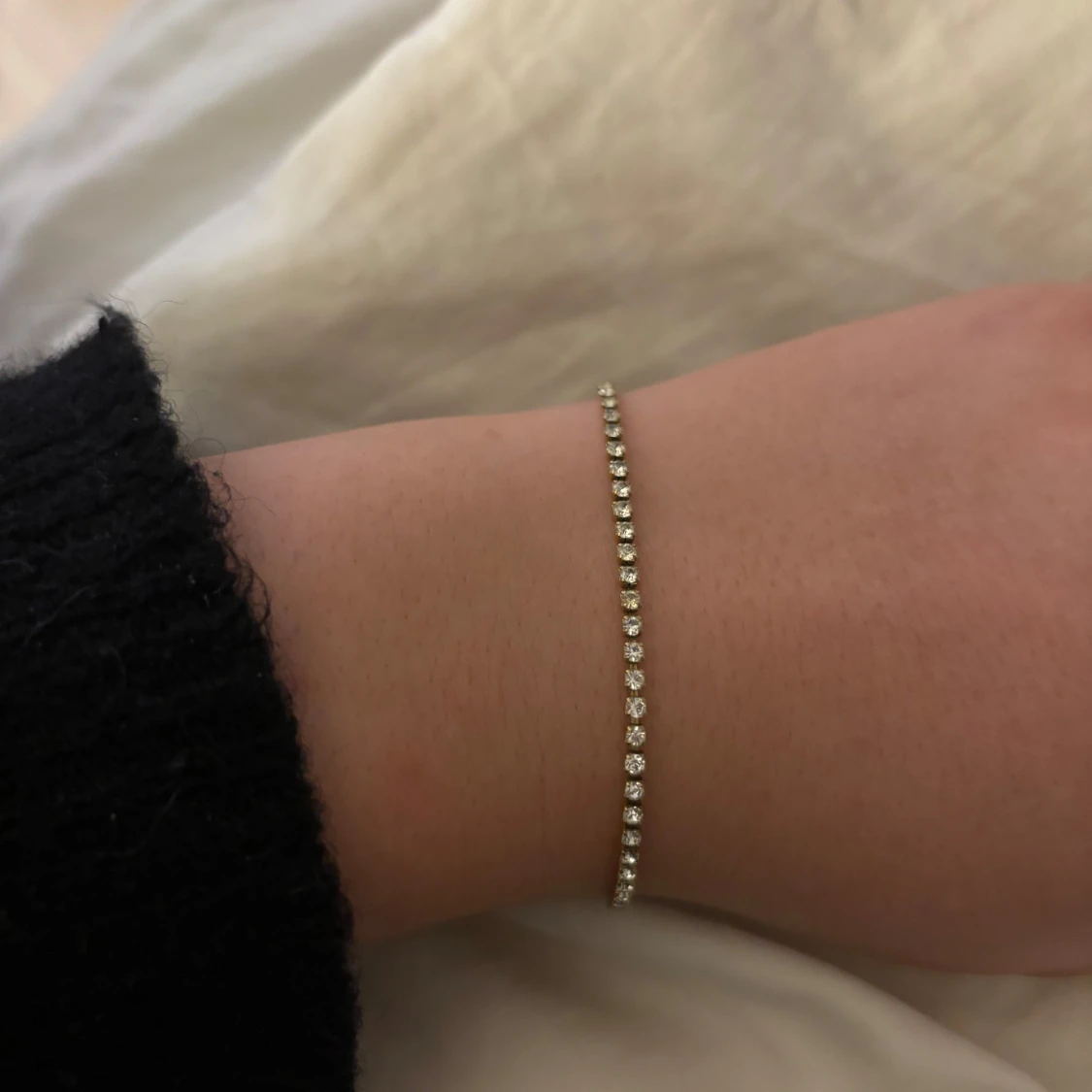 Glittrigt armband med stenar