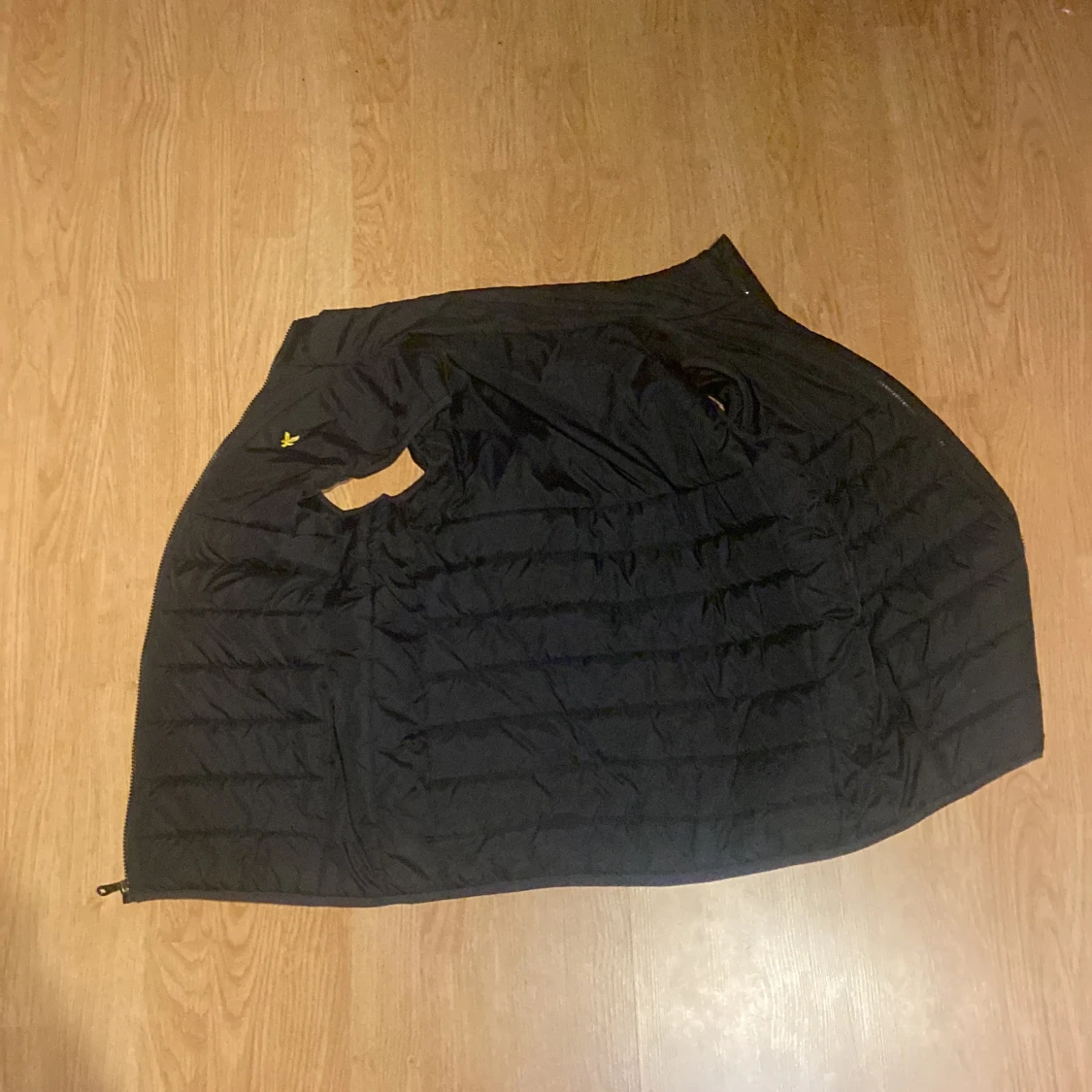 Svart Lyle&Scott dun väst  - 3