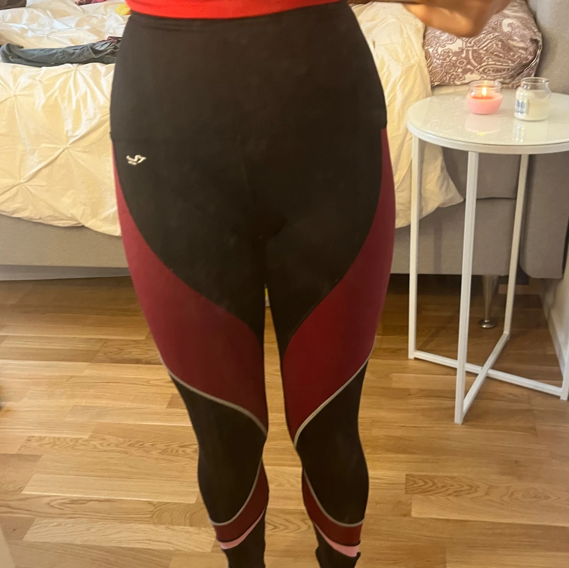 Svart och vinröd träningstights - 1