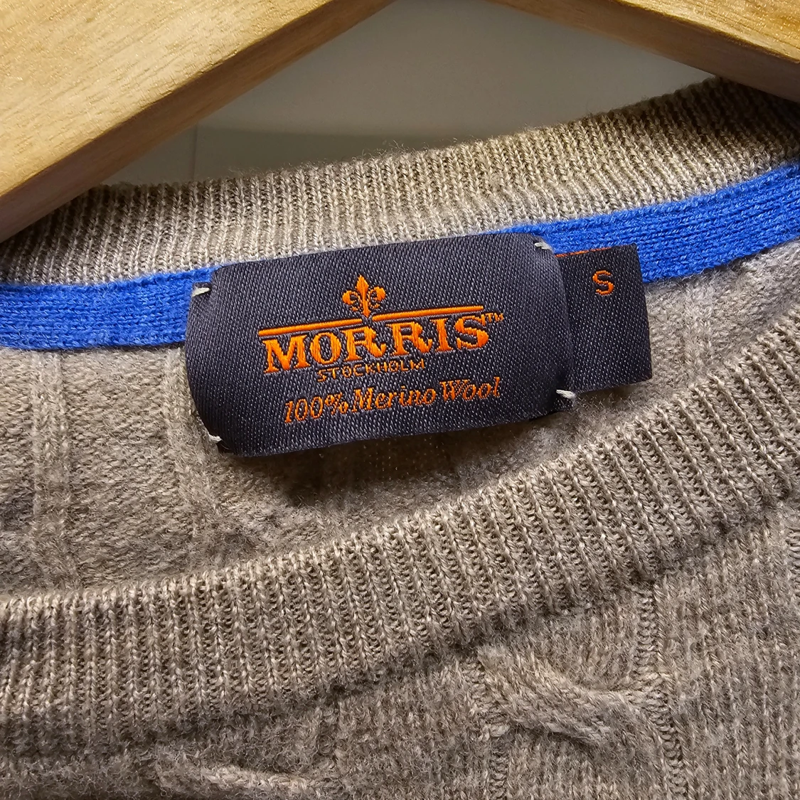 Beige kabelstickad tröja från Morris - 92