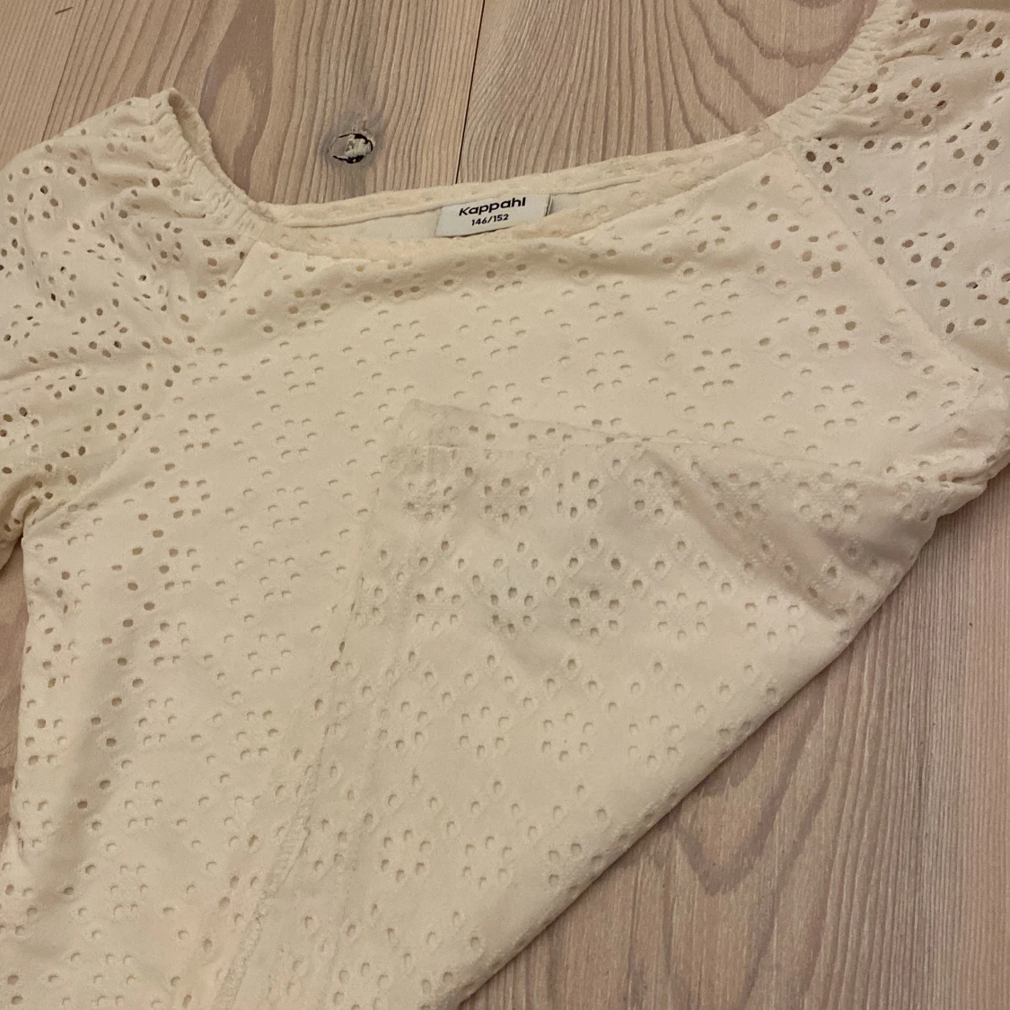 Tight Vit/beige söt topp från Kappahl!💕 storlek 146-152/XXS - 92