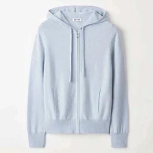 Soft goat zip hoodie - Soft goat tröja i nyskick och 100% kashmir. Köptes för 2695