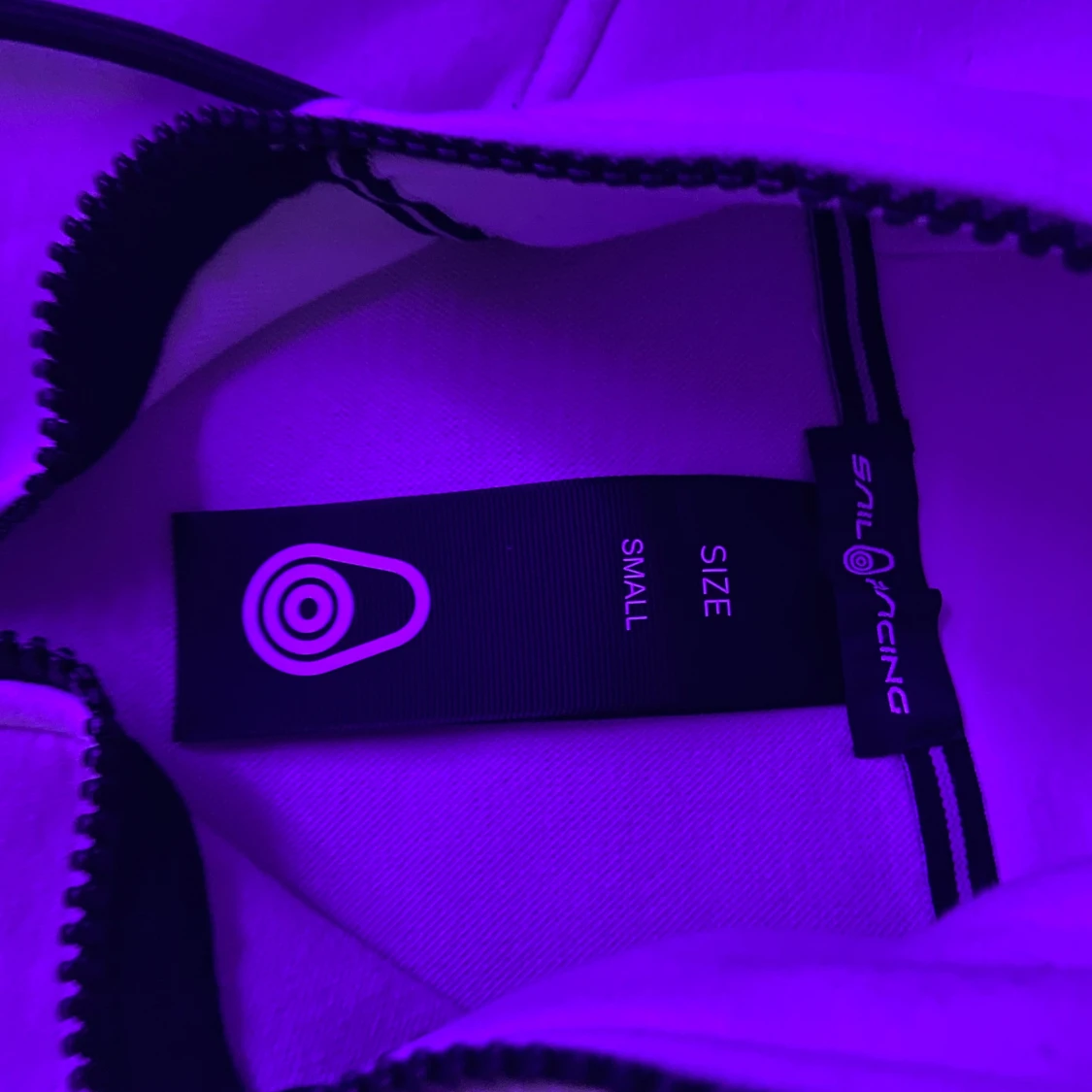 Vit hoodie från Sail Racing - 91