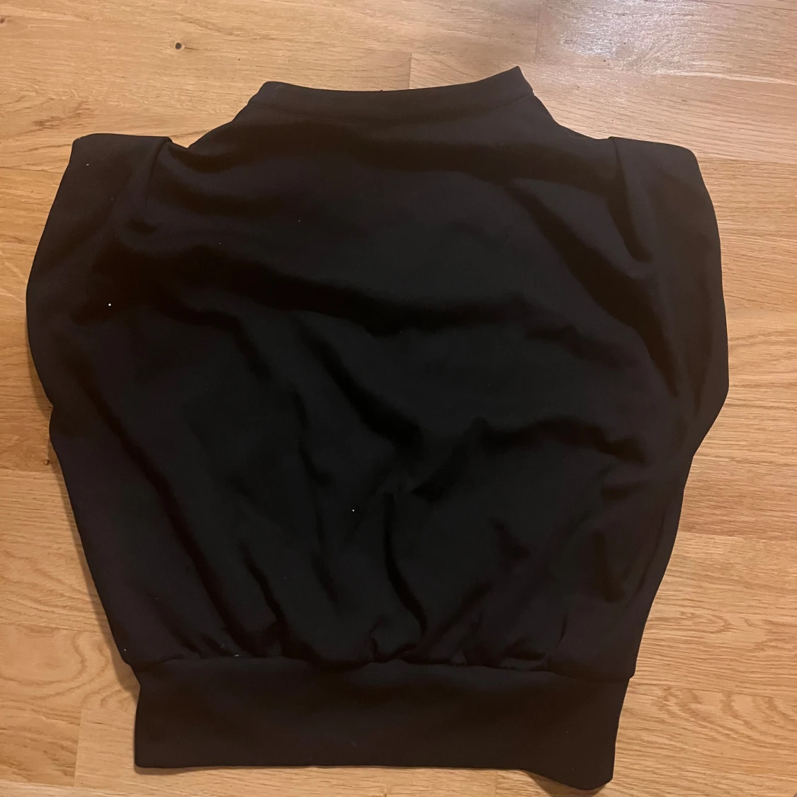Svart tröja - 90