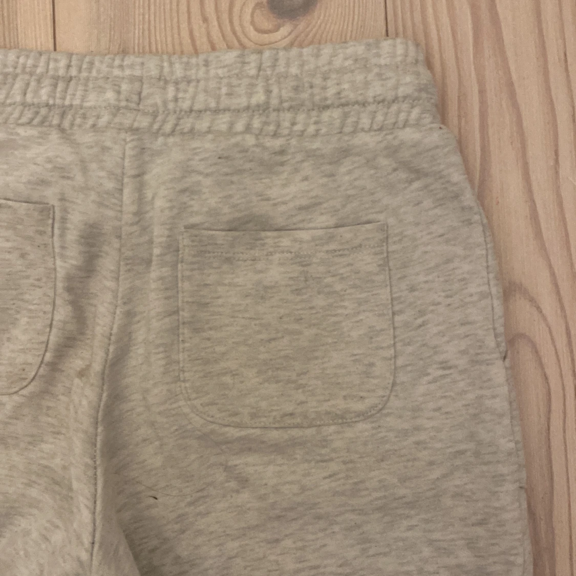 Ljus gråa mjukismyxor från lager 157! Storleken 150/XXS-XS - 91