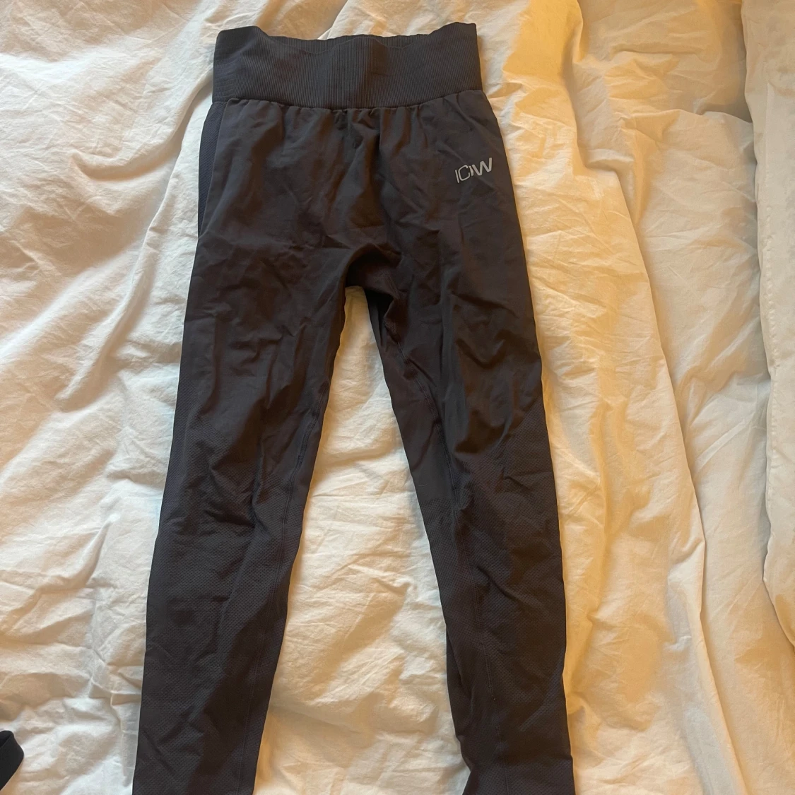 Grå träningstights från ICANIWILL - 90