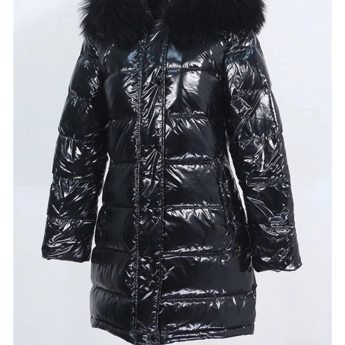 Svart glansig pufferjacka med pälshuva - 92