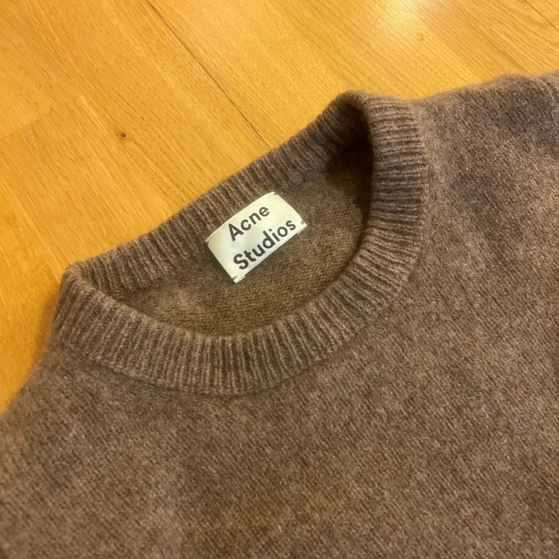 Brun ulltröja från Acne Studios - 90