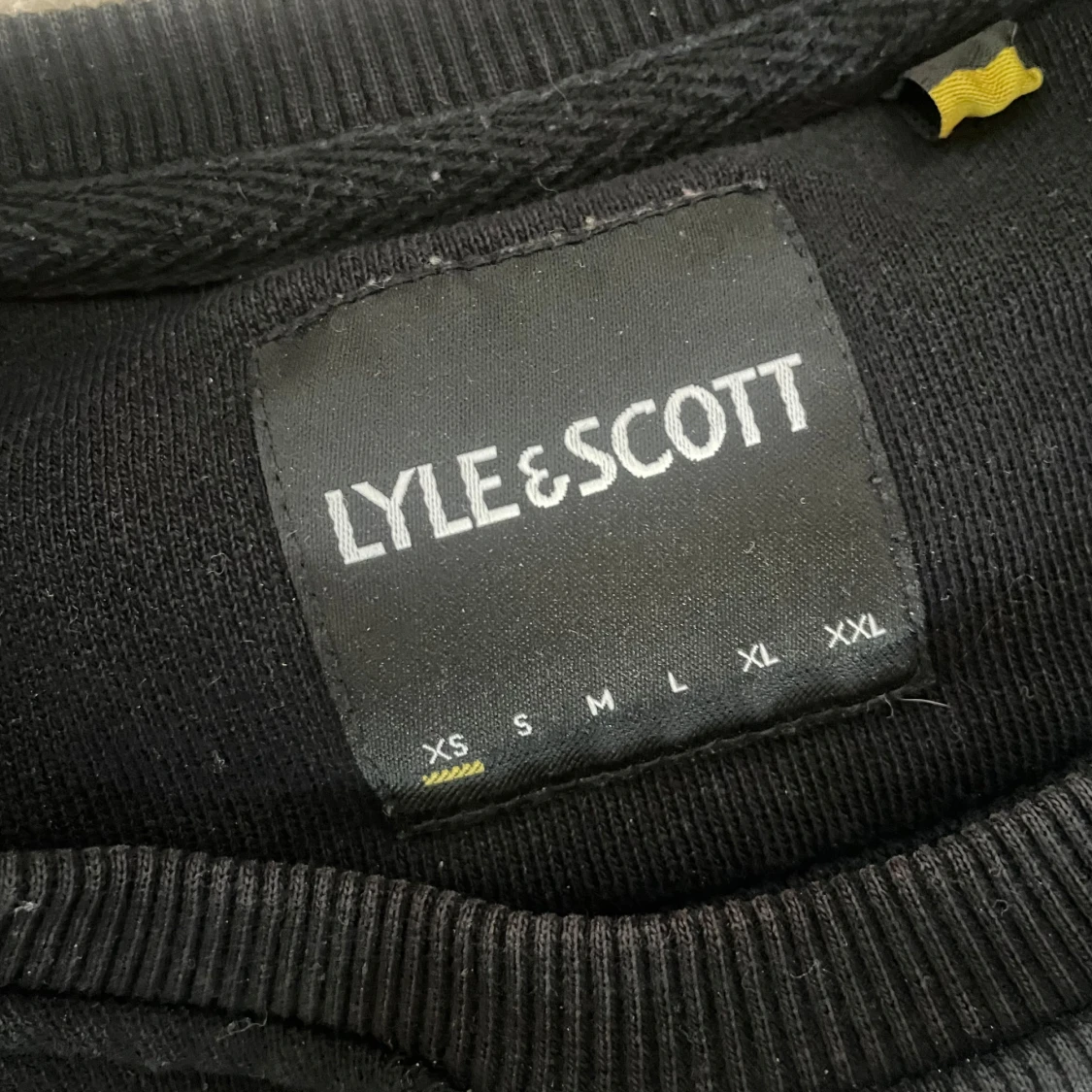Svart tröja från Lyle & Scott - 90