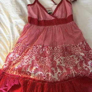 Tommy Hilfiger klänning - Så fin Hilfiger klänning med innertyg och i mycket bra skick!! PM för fler bilder💓