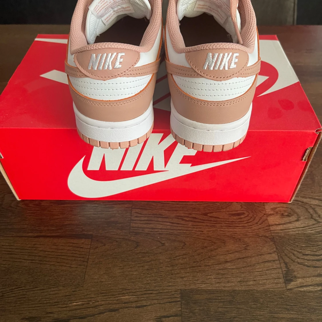 Nike Dunk i rosa och vitt - 4