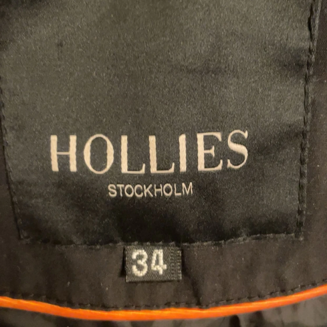 Svart dunjacka från Hollies - 90