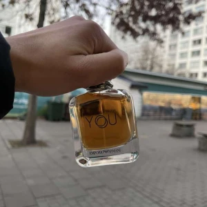 ParfymArmani Stronger With You - Säljer en flaska Emporio Armani Stronger With You. Parfymen är aldrig använd för fick den i present och visste redan hur den luktar och det är inte min smak så tänkte att jag ska it använda den och försöka sälja istället den är 50 ml