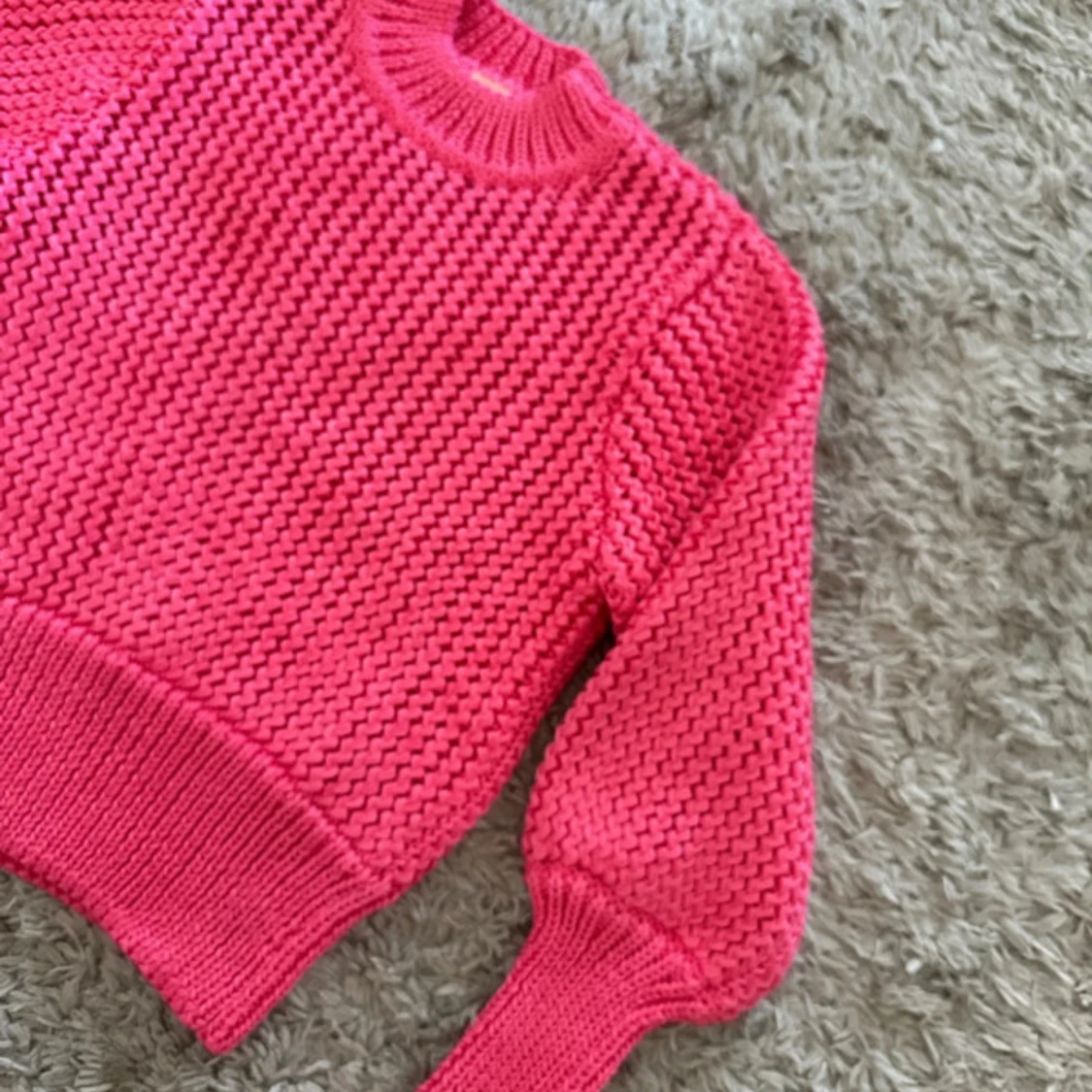 Rosa stickad tröja från H&M