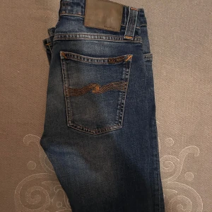 NUDIE SLIM JEANS - Nudie slim jeans | Storlek: W27,L32 | Skick: 9,5/10 | Nypris: 1800kr | Vårt pris: 599kr | Pris går att diskuteras |