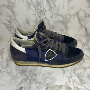 Philippe model skor - Ett par philippemodel tprx i storlek 44 de är snygga och sköna