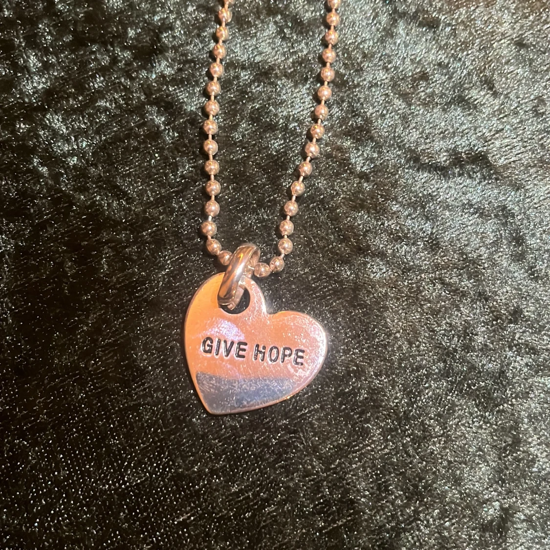 Halsband med hjärthänge - 90