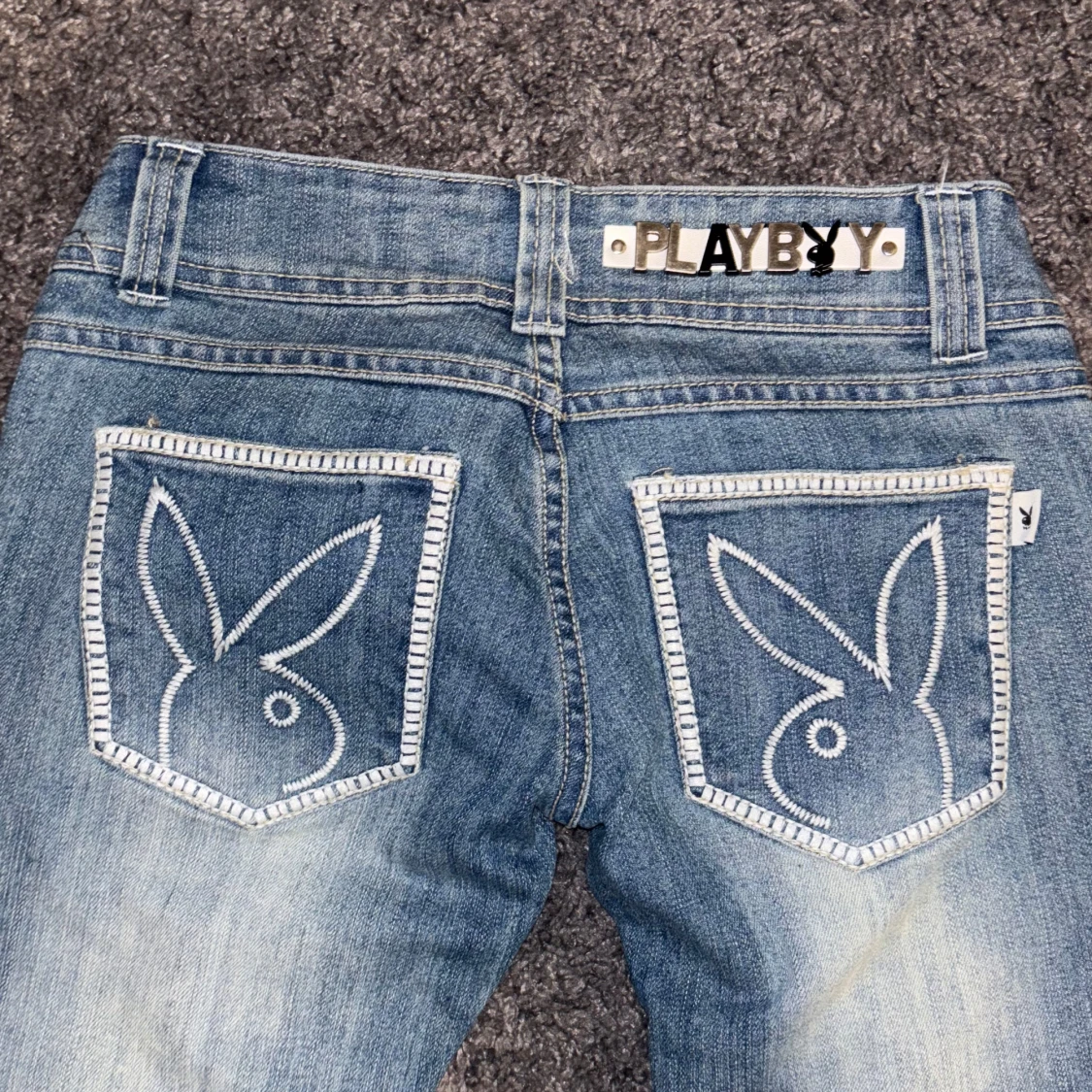 Blå jeans från Playboy