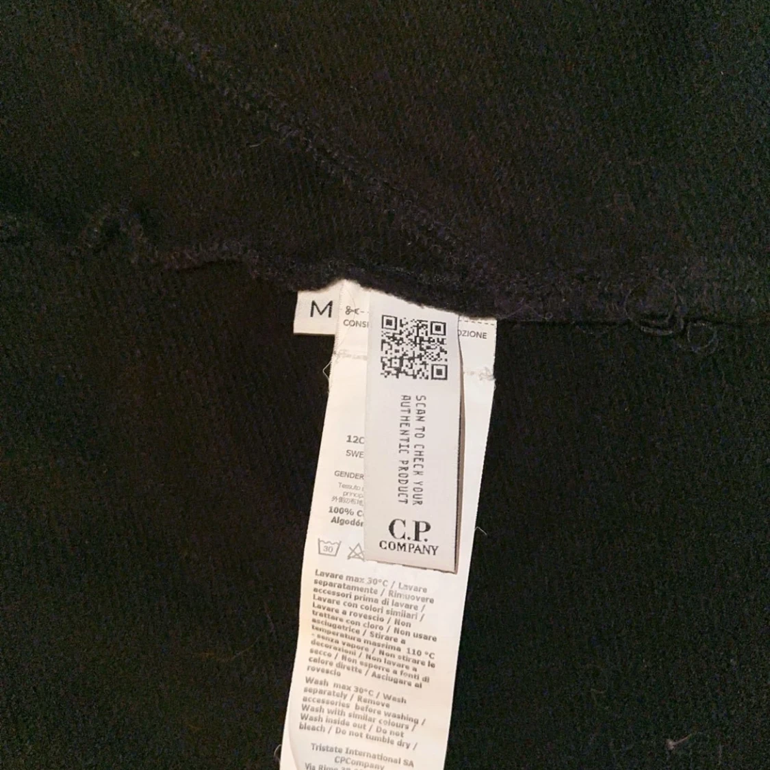Svart jacka med huva från C.P. Company - 90