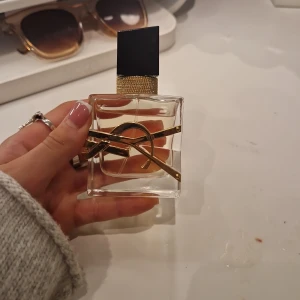 YSL parfym - Ny parfym bara testad,nypris 669. 30 ml (priset kan diskuteras )