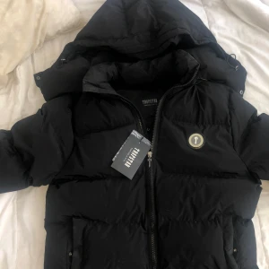 Trapstar Jacka -  Aldrig använd och sitter perfekt på vintern eftersom den är varm. Priset är förhandlingsbart