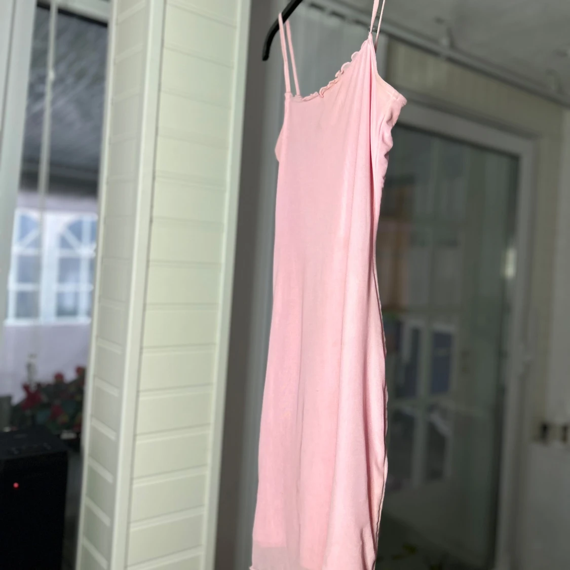 Rosa axelbandslös klänning - 90