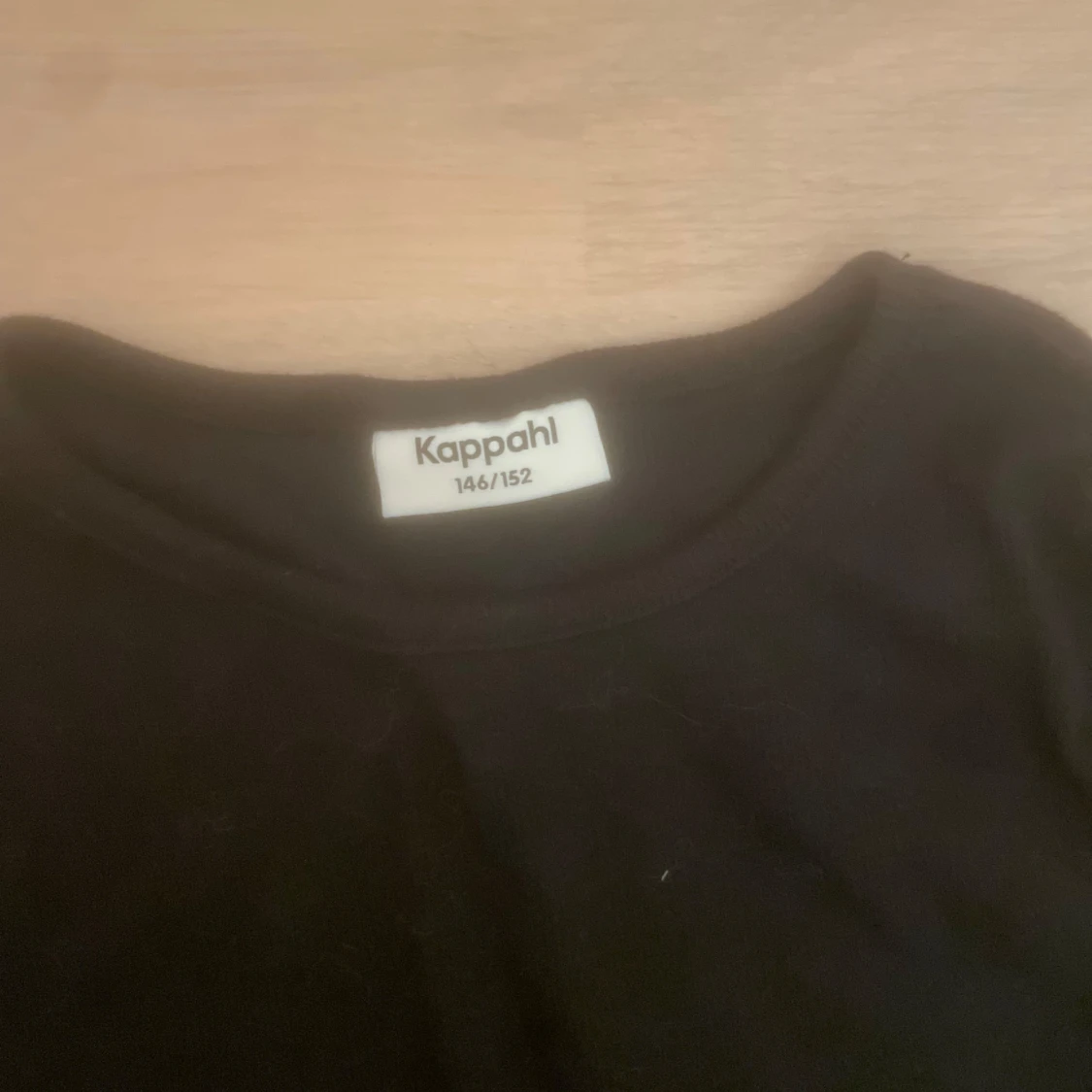 En svart och en vit långärmad - 91