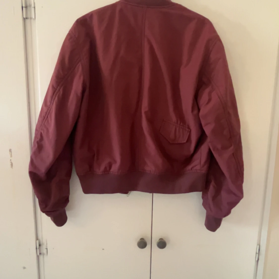 vinröd bomberjacka - 90