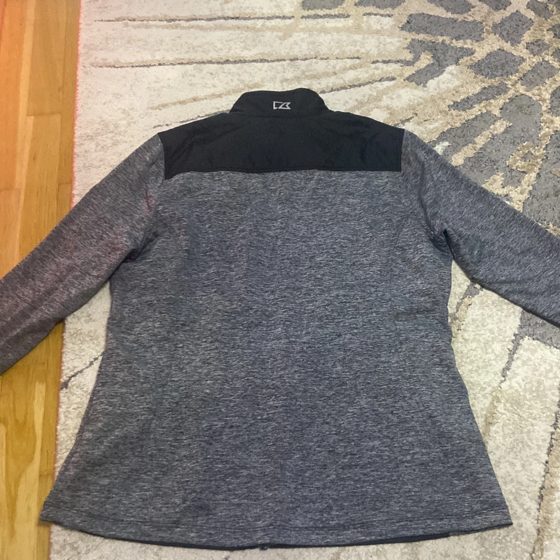 Grå och svart jacka från Cutter & Buck - 90